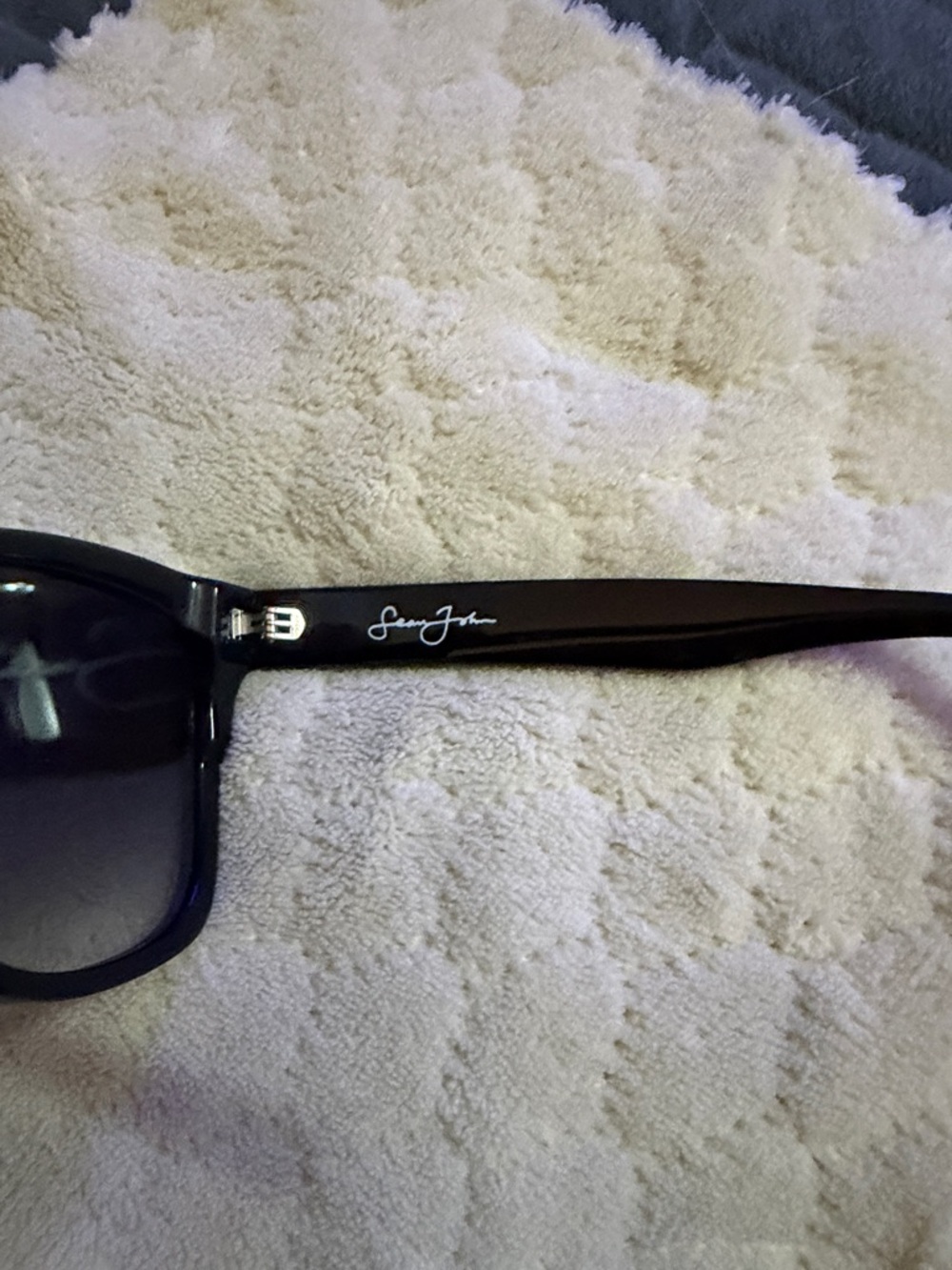 Sean John Black Gloss Sunglasses with Dark Lenses